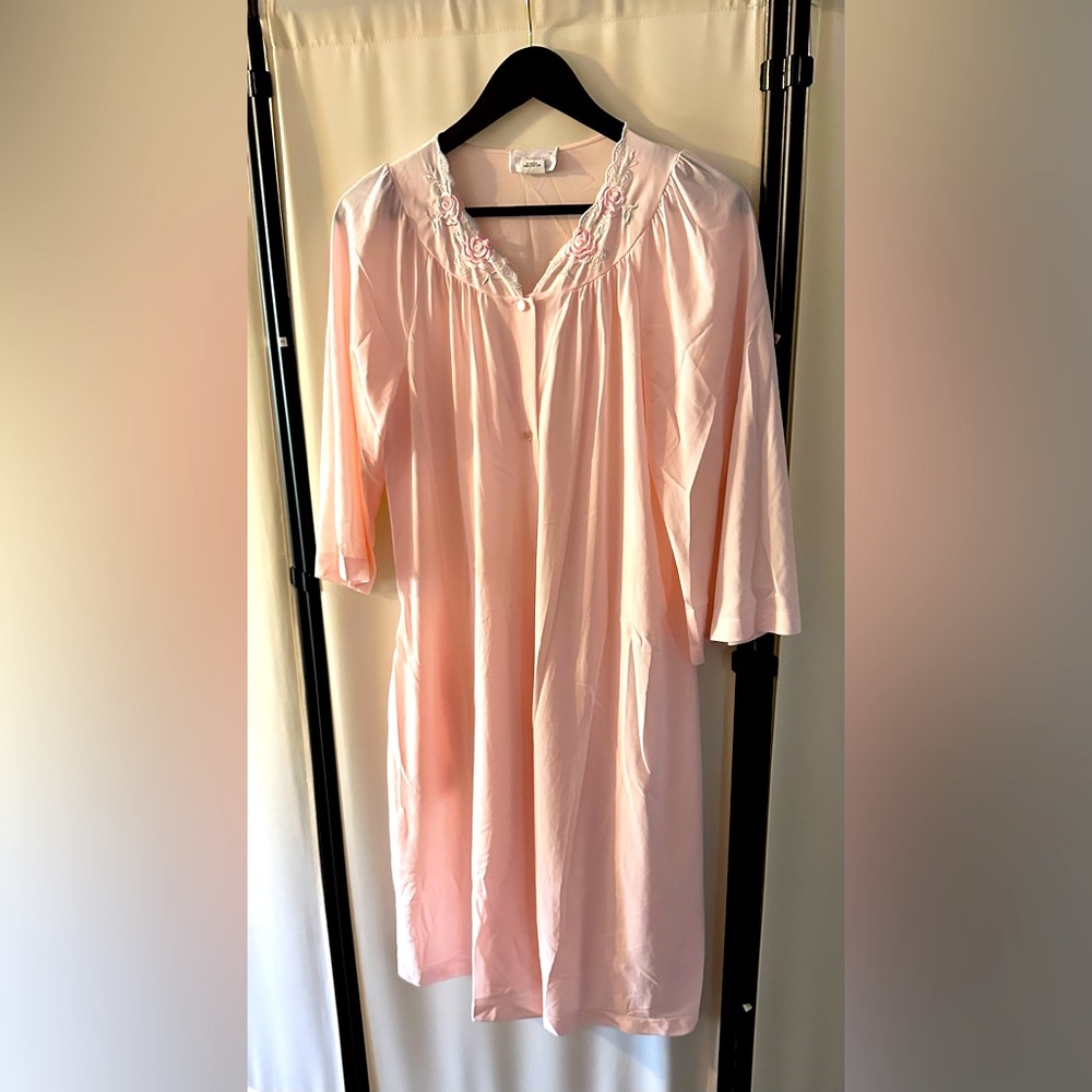 Vintage Shadowline Pink Nylon Peignoir Robe – Embroidered Floral Trim